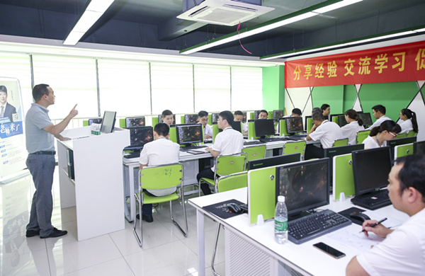 百家名師進校園，助力教改新方向