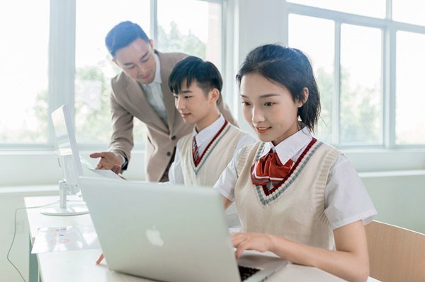 初<a href=http://njxh.cn target=_blank class=infotextkey>高中</a>女生成績不理想，可以學什么技術？