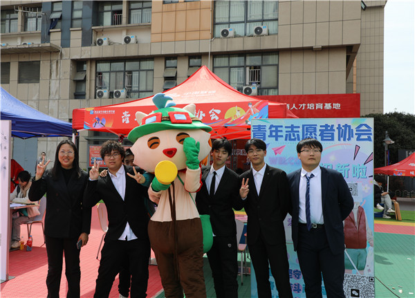 追光有“你”，歡迎“新”上人 南京新華電腦專修學(xué)校2024年春季社團招新大會順利收官